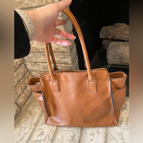 London Fog purse. Vegan Leather - Picture 3 of 9